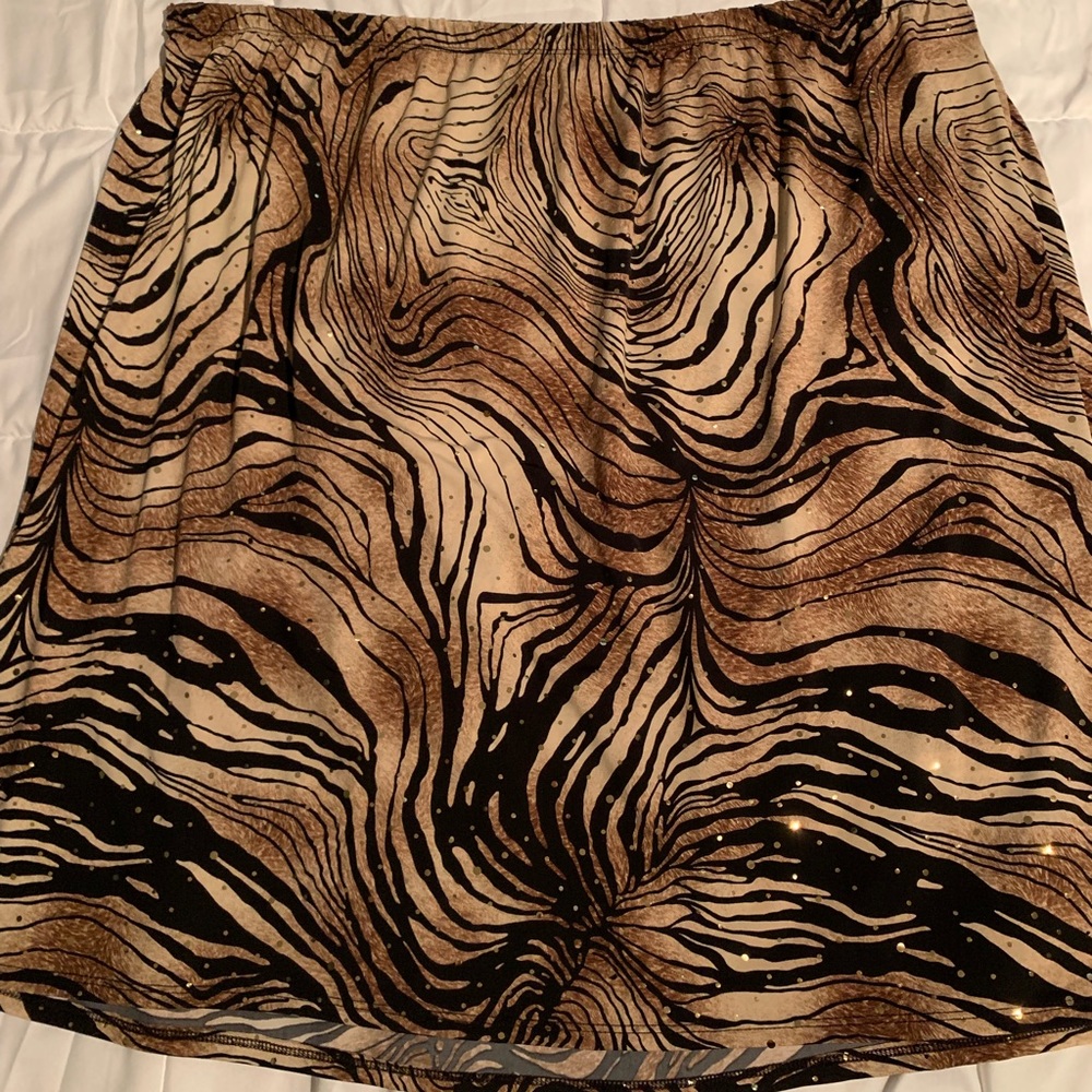 Essentials Skirt - Picture 2 of 5